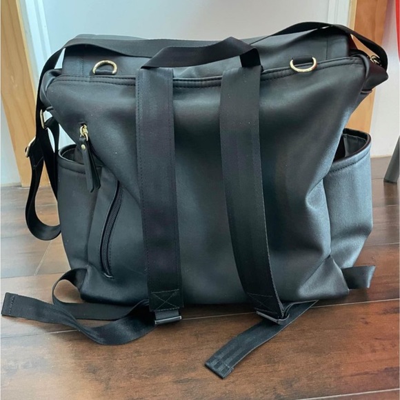 Petunia Pickle Bottom Boxy diaper bag - Picture 3 of 7